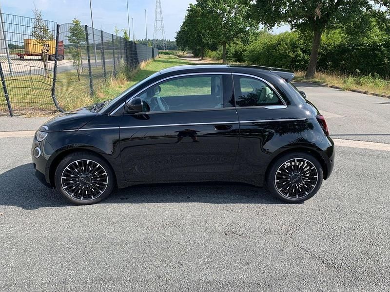 Schwarz Gebraucht 2022 Fiat 500e La Prima Limousine | 18.500 € (Fairer Preis) - Bild 1/4