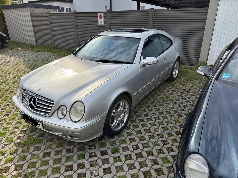 Silber Gebraucht 2002 Mercedes CLK320 Coupé | 7.999 € (Fairer Preis) - Bild 1/4