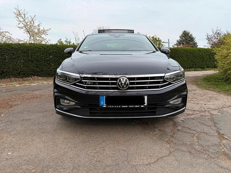 Używany VW Passat Sound 200 KM (147 kW) 2021 Czarny Kombi