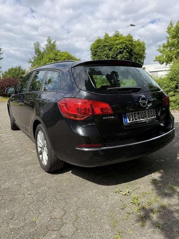 Gebraucht Opel Astra Active 131 PS (96 kW) 2013 Schwarz Kombi