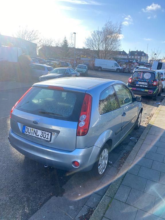 Gebraucht Ford Fiesta Ambiente 80 PS (58 kW) 2007 Blau Kleinwagen