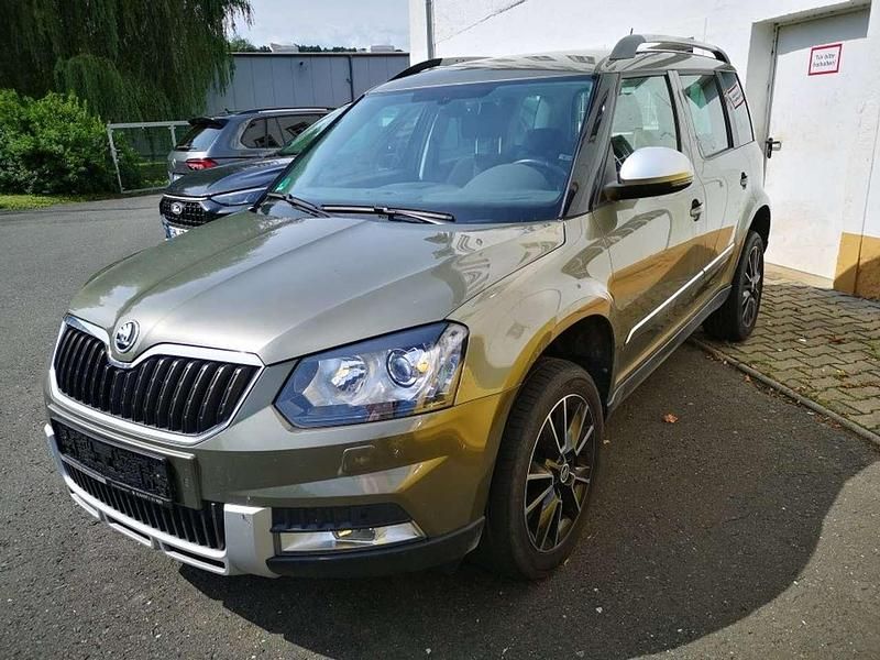 Jungle green metallic Gebraucht 2015 Skoda Yeti Outdoor Cool Edition SUV | 13.990 € - Bild 1/4