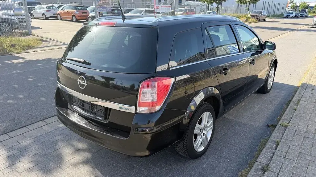 Gebraucht Opel Astra Edition 90 PS (66 kW) 2010 Schwarz Limousine