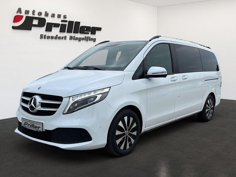 Weiß Gebraucht 2021 Mercedes V250 Van / Kleinbus | 53.900 € (Teuer) - Bild 1/4