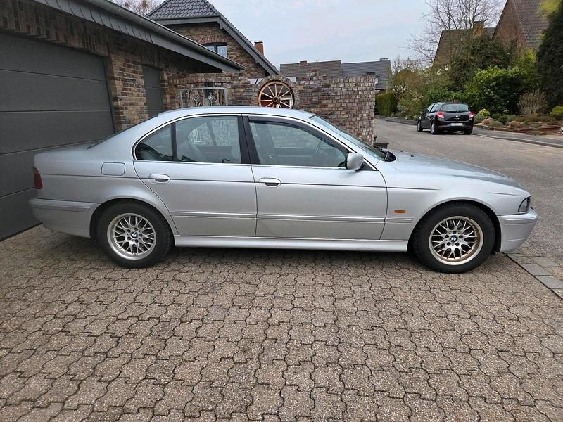 Gebraucht BMW 525 192 PS (141 kW) 2001 Silber Limousine