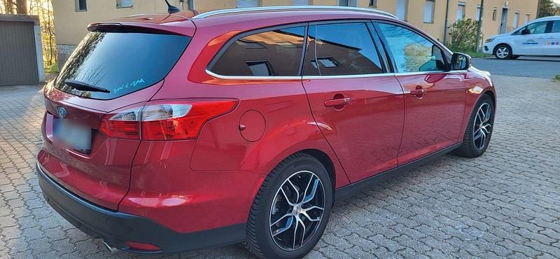 Gebraucht Ford Focus Titanium 163 PS (119 kW) 2014 Rot Kombi