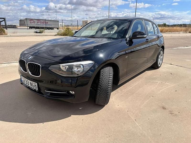 Schwarz Gebraucht 2023 BMW 116 Sport Line Kleinwagen | 12.200 € - Bild 1/4