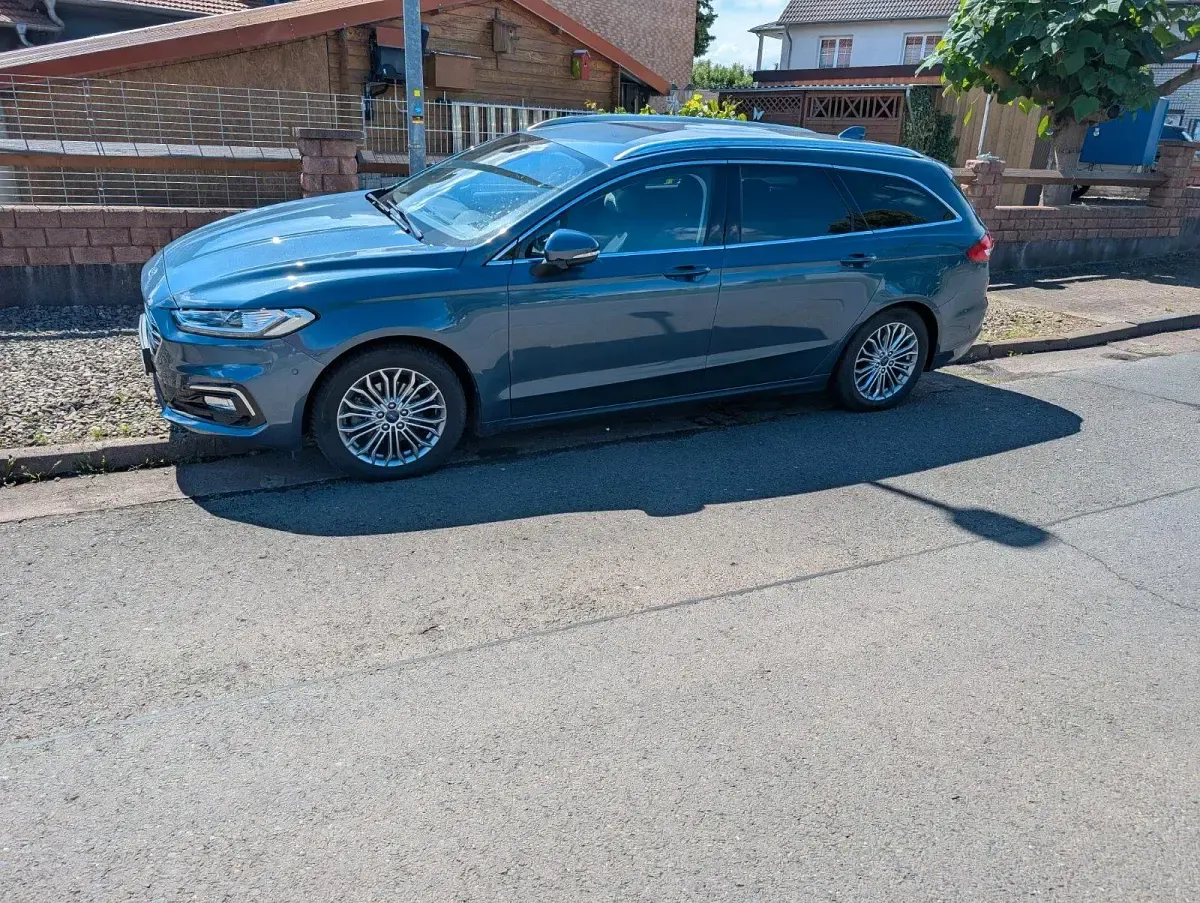 Gebraucht Ford Mondeo Titanium 188 PS (138 kW) 2022 Blau Kombi