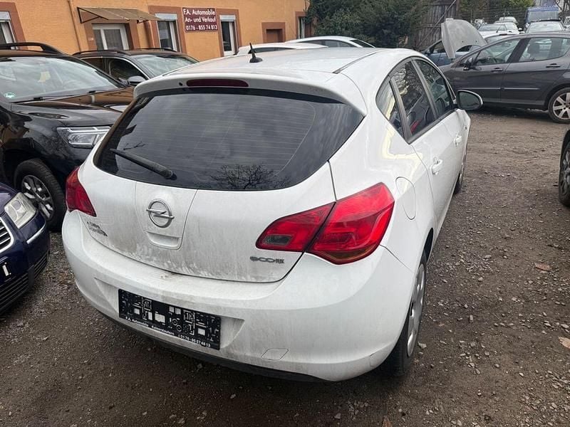 Gebraucht Opel Astra Edition 101 PS (74 kW) 2009 Weiß Limousine
