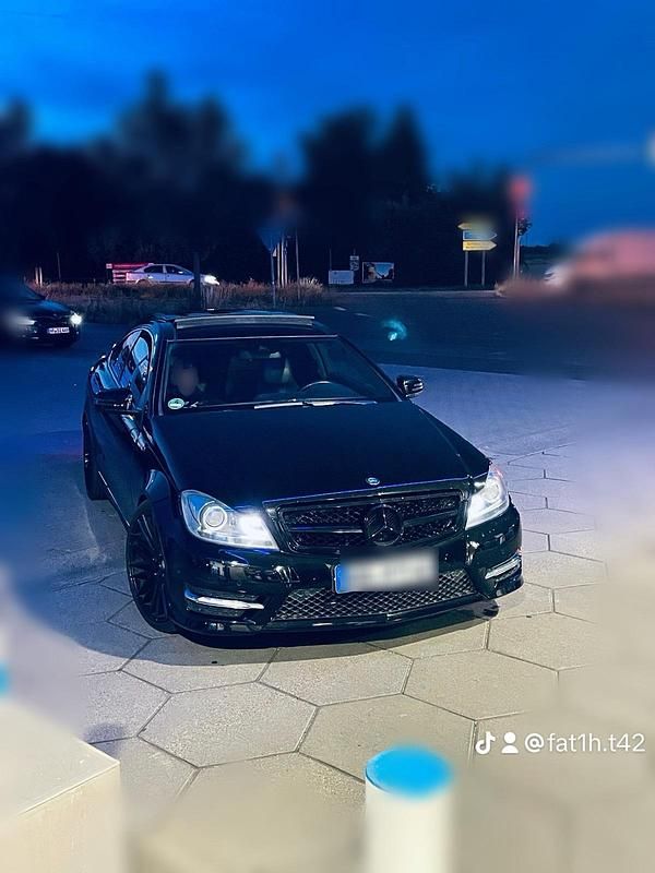 Schwarz Gebraucht 2012 Mercedes C350 AMG Coupé | 9.300 € (Guter Preis) - Bild 1/4