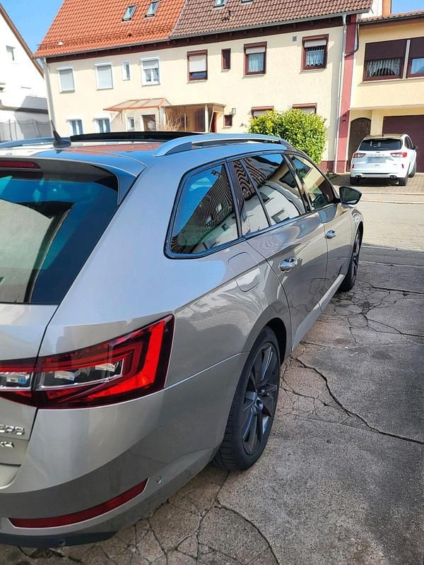 Gebraucht Skoda Superb 280 PS (205 kW) 2016 Gelb Kombi