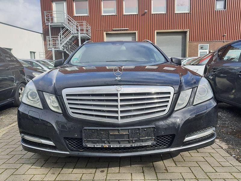 Gebraucht Mercedes E350 Elegance 265 PS (194 kW) 2011 Schwarz Limousine