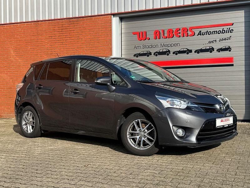 Gebraucht Toyota Verso Skyview Edition 111 PS (81 kW) 2015 Grau Van / Kleinbus
