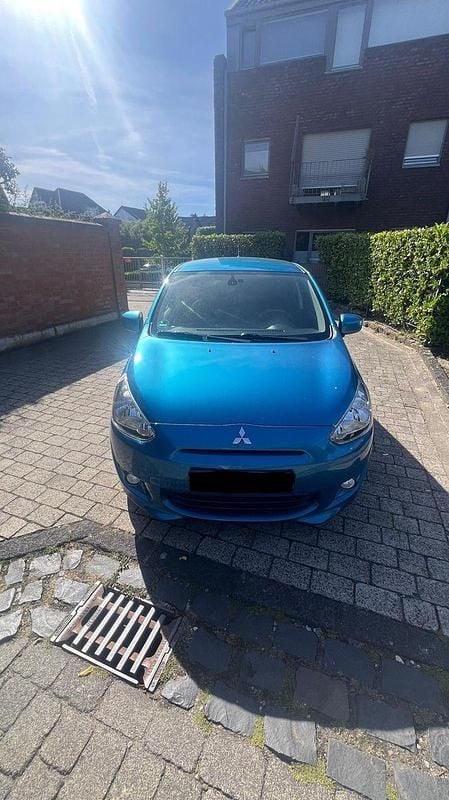 Blau Gebraucht 2016 Mitsubishi Space Star Diamant Edition Kleinwagen | 4.200 € (Guter Preis) - Bild 1/4