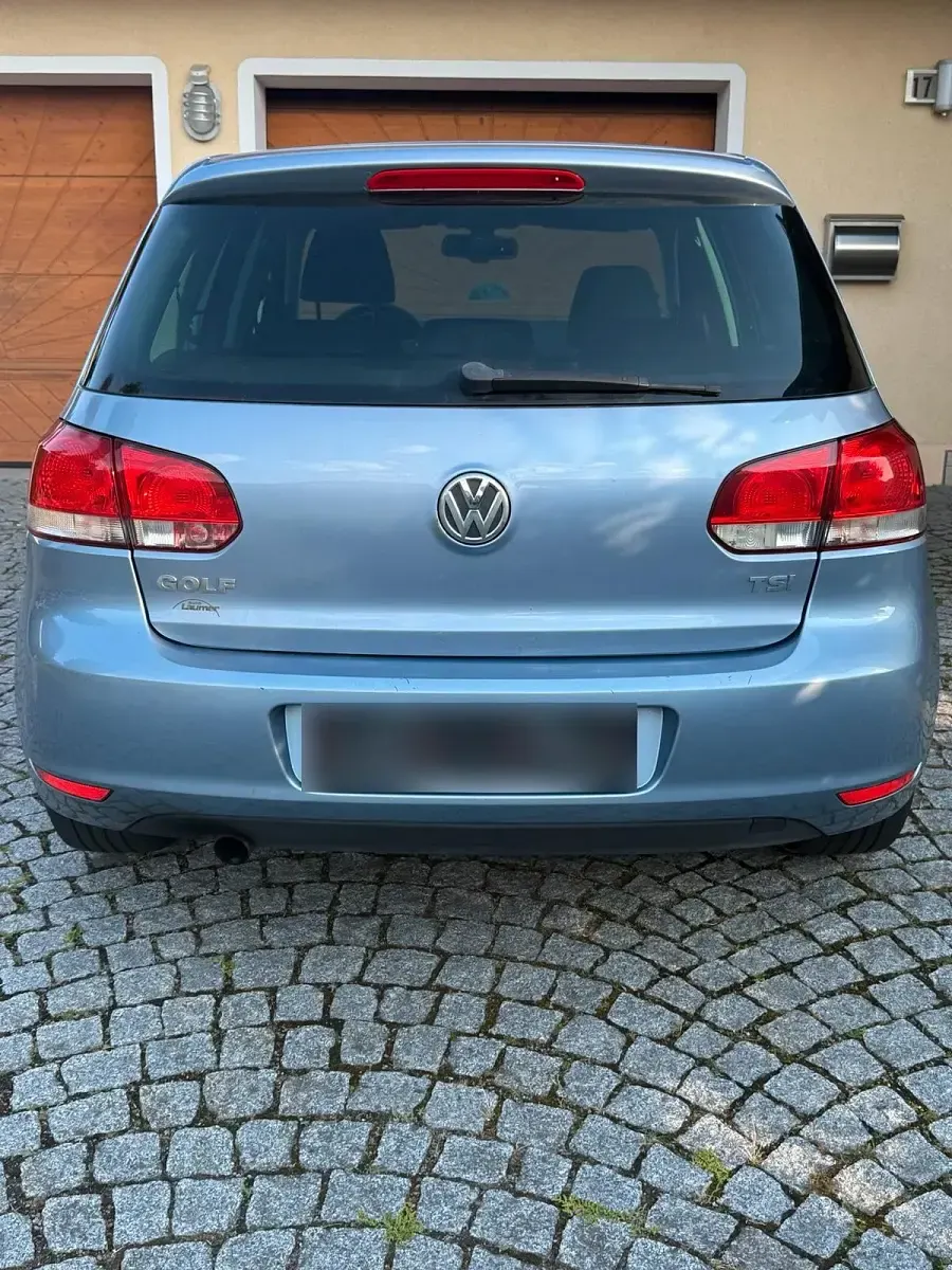 Gebraucht VW Golf VI 105 PS (77 kW) 2011 Blau Kleinwagen