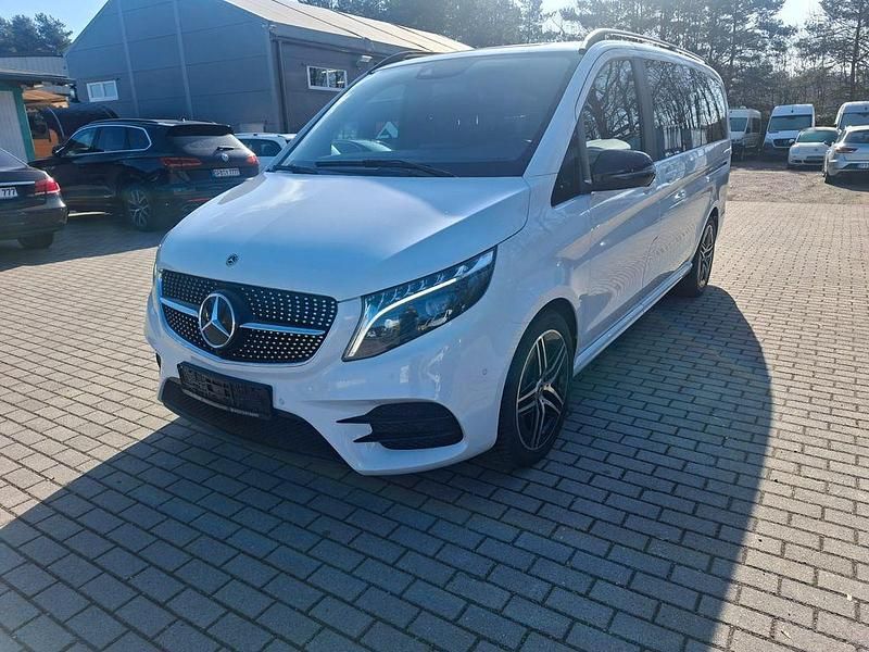 Gebraucht Mercedes V300 237 PS (174 kW) 2023 Weiß Van / Kleinbus