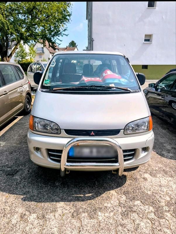 Silber Gebraucht 1996 Mitsubishi Space Gear Van / Kleinbus | 2.550 € - Bild 1/4