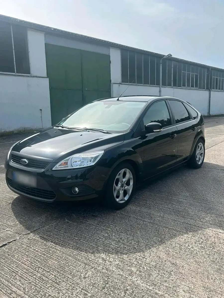 Gebraucht Ford Focus 101 PS (74 kW) 2011 Schwarz Limousine