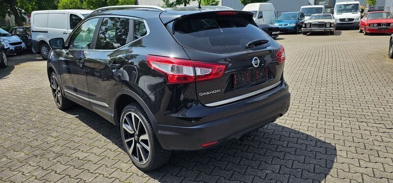 Schwarz Gebraucht 2015 Nissan Qashqai Tekna SUV | 10.999 € (Superpreis) - Bild 1/4