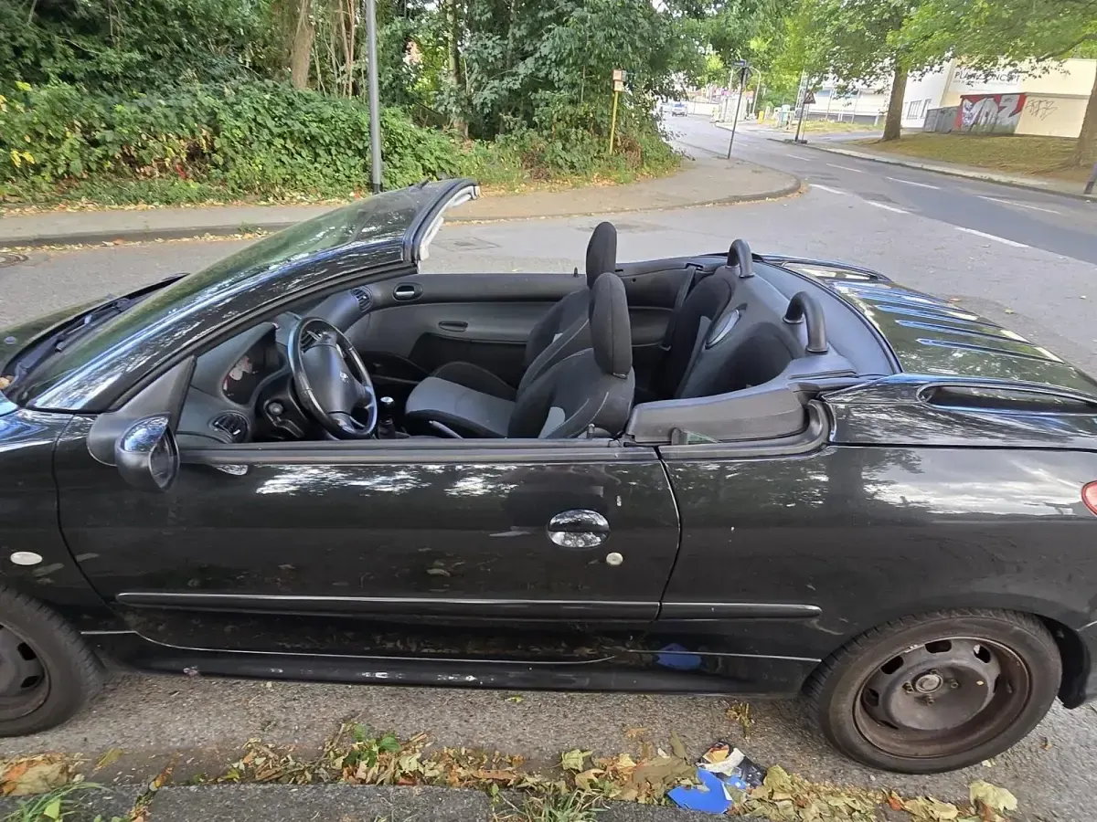 Gebraucht Peugeot 206 CC 109 PS (80 kW) 2004 Schwarz Cabrio
