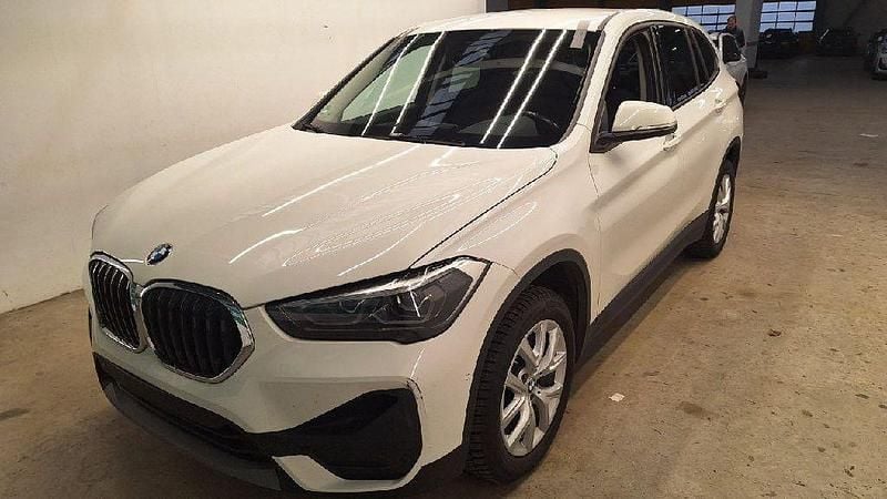 Weiß Gebraucht 2021 BMW X1 Sport Line SUV | 17.255 € (Guter Preis) - Bild 1/4