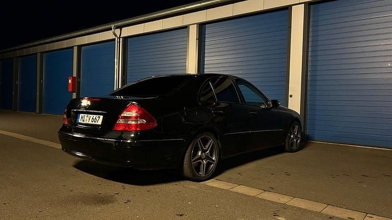 Gebraucht Mercedes E200 Avantgarde 163 PS (119 kW) 2005 Schwarz Limousine