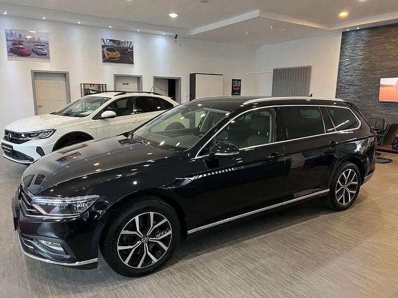 Schwarz Gebraucht 2022 VW Passat Elegance Limousine | 18.945 € (Etwas zu teuer) - Bild 1/4