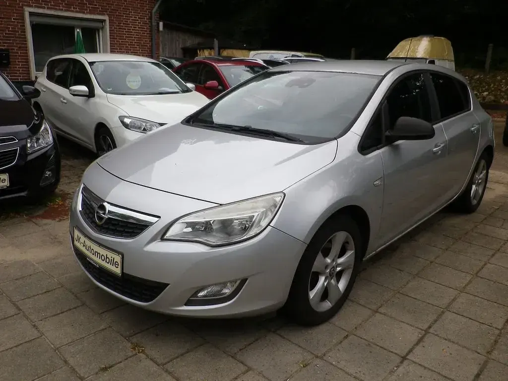 Gebraucht Opel Astra Edition 110 PS (80 kW) 2009 Silber Limousine