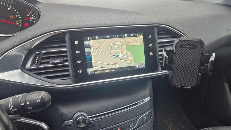 Gebraucht Peugeot 308 SW Allure 120 PS (88 kW) 2017 Schwarz Kombi