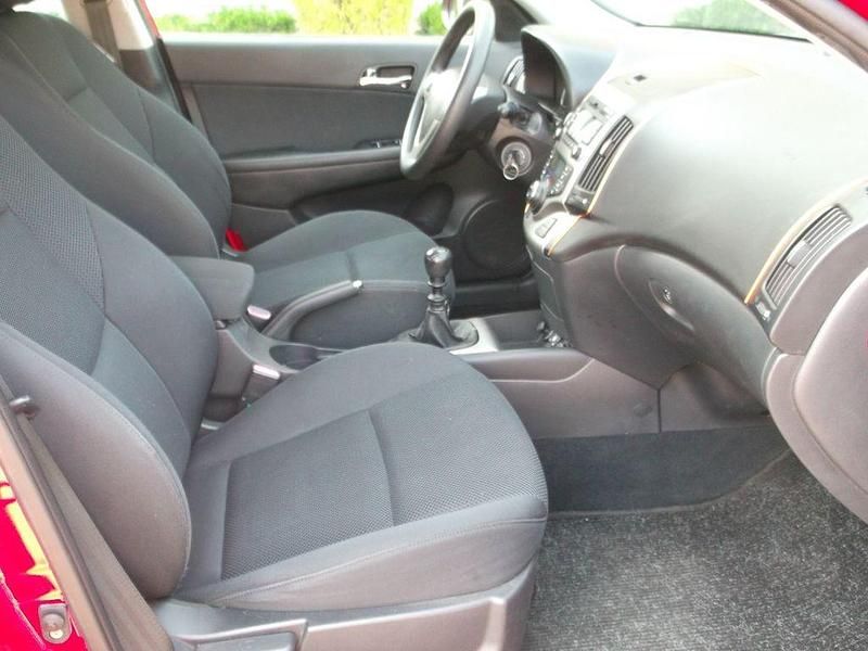 Gebraucht Hyundai i30 126 PS (92 kW) 2009 Rot Kombi