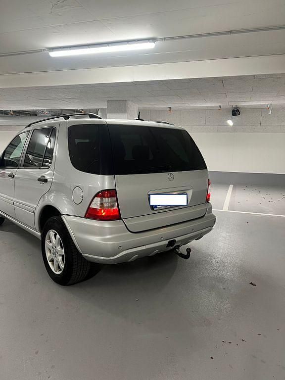 Gebraucht Mercedes ML350 235 PS (172 kW) 2003 Silber SUV