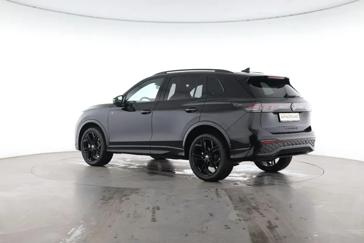 Neu VW Tiguan R-line 150 PS (110 kW) 2026 Grenadillschwarz SUV
