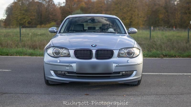 Silber Gebraucht 2008 BMW 123 Kleinwagen | 9.999 € - Bild 1/4