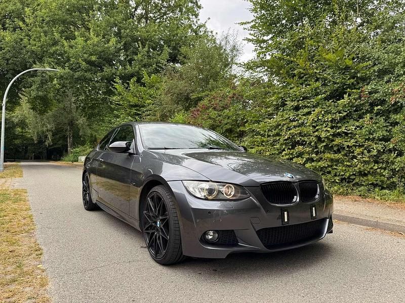 Grau Gebraucht 2006 BMW 325 M Sport Coupé | 10.290 € (Fairer Preis) - Bild 1/4
