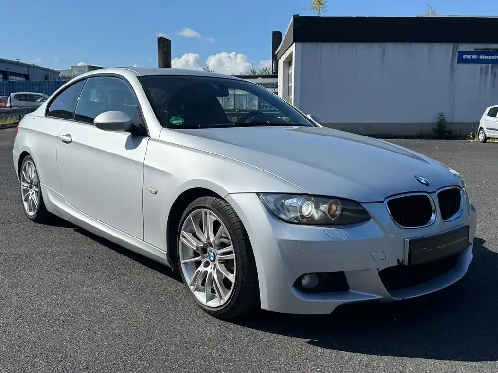 Gebraucht BMW 320 M Sport 170 PS (125 kW) 2009 Silber Coupé