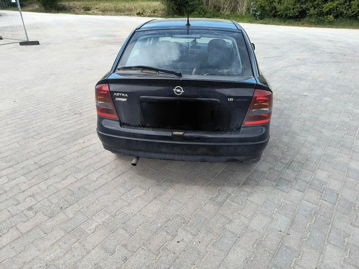 Usata Opel Astra 101 CV (74 kW) 2004 Nero Utilitaria