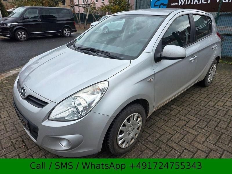 Silber Gebraucht 2011 Hyundai i20 Edition Limousine | 2.490 € (Guter Preis) - Bild 1/4
