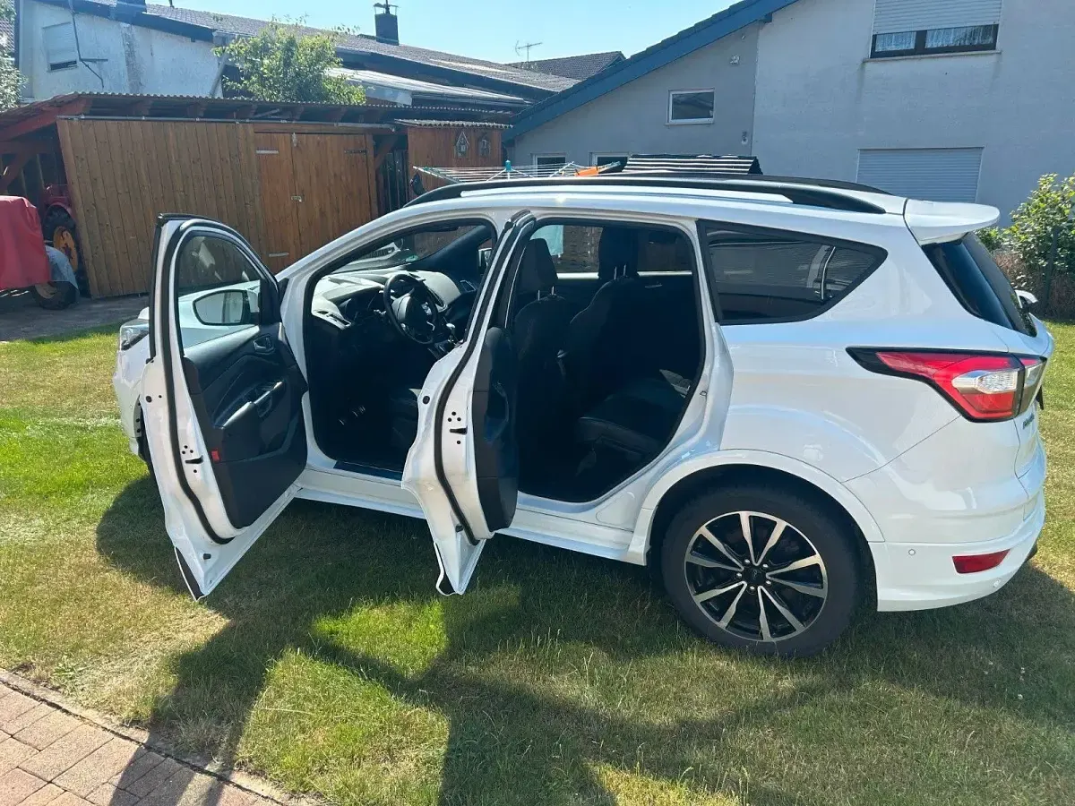 Gebraucht Ford Kuga ST-Line 150 PS (110 kW) 2019 Weiß SUV
