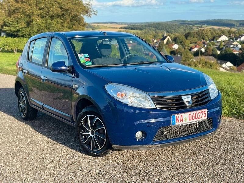 Blau Gebraucht 2009 Dacia Sandero Lauréate Kleinwagen | 1.599 € (Fairer Preis) - Bild 1/4