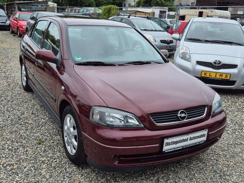 Rot Gebraucht 2004 Opel Astra Elegance Limousine | 2.490 € (Fairer Preis) - Bild 1/4