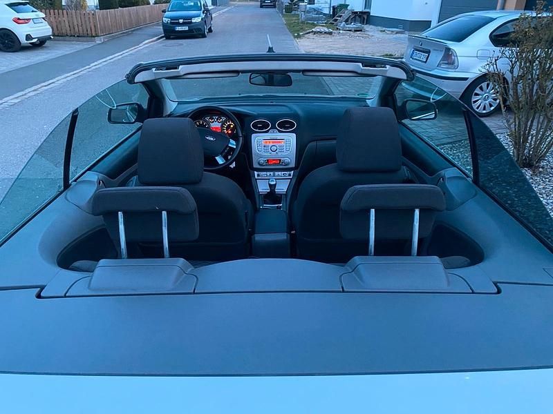 Gebraucht Ford Focus Cabriolet 101 PS (74 kW) 2008 Silber Cabrio