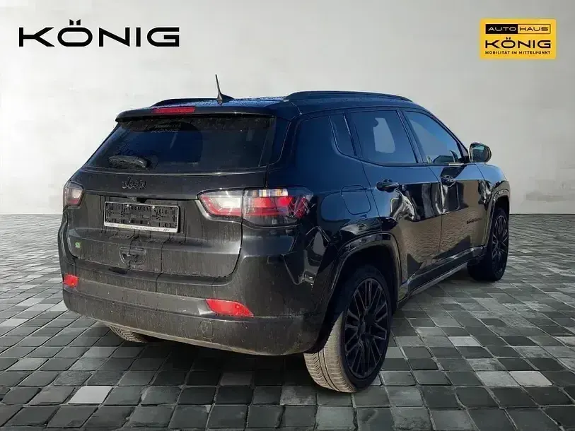 Usado Jeep Compass 131 HP (96 kW) 2023 Preto SUV