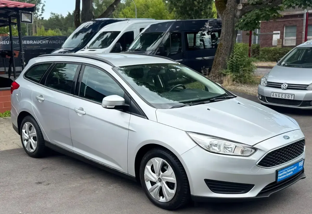 Gebraucht Ford Focus Trend 101 PS (74 kW) 2016 Silber Kombi