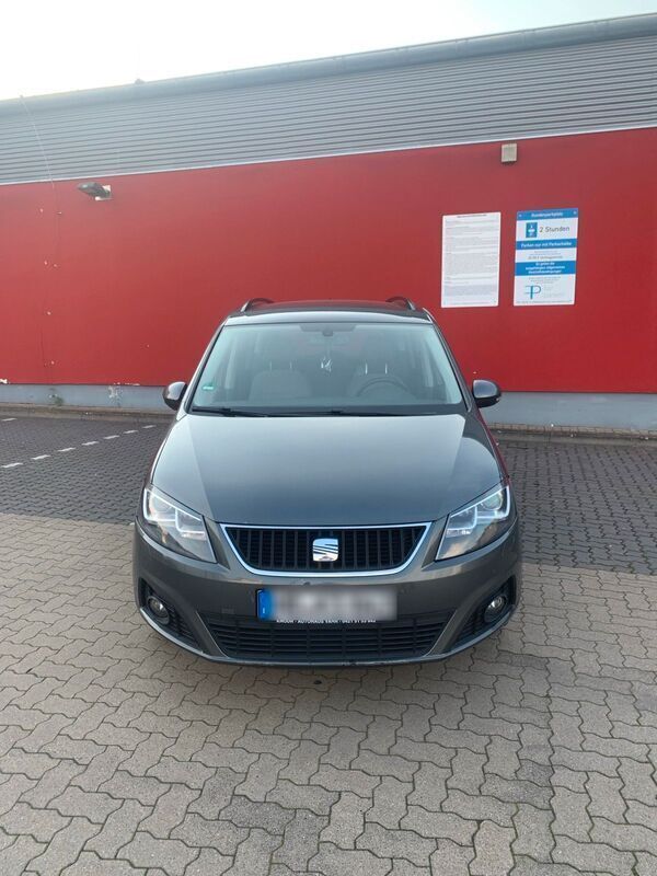 Grau Gebraucht 2011 Seat Alhambra Van / Kleinbus | 10.500 € (Teuer) - Bild 1/4