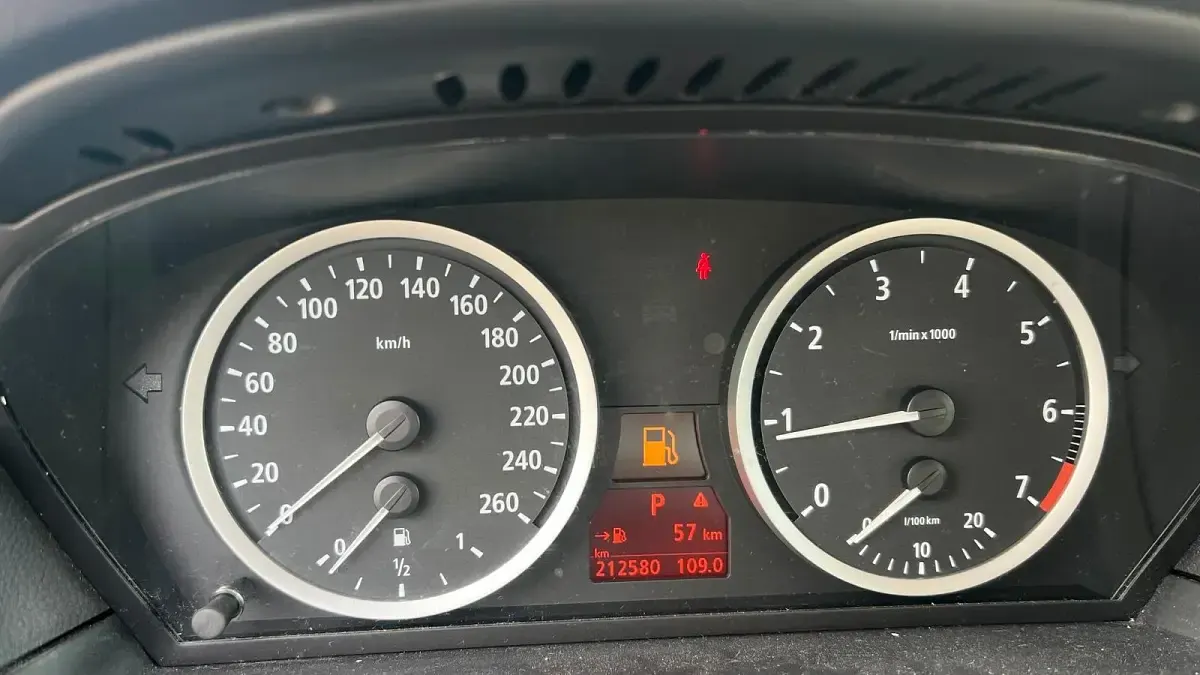 Gebraucht BMW 523 177 PS (130 kW) 2005 Grau Kombi