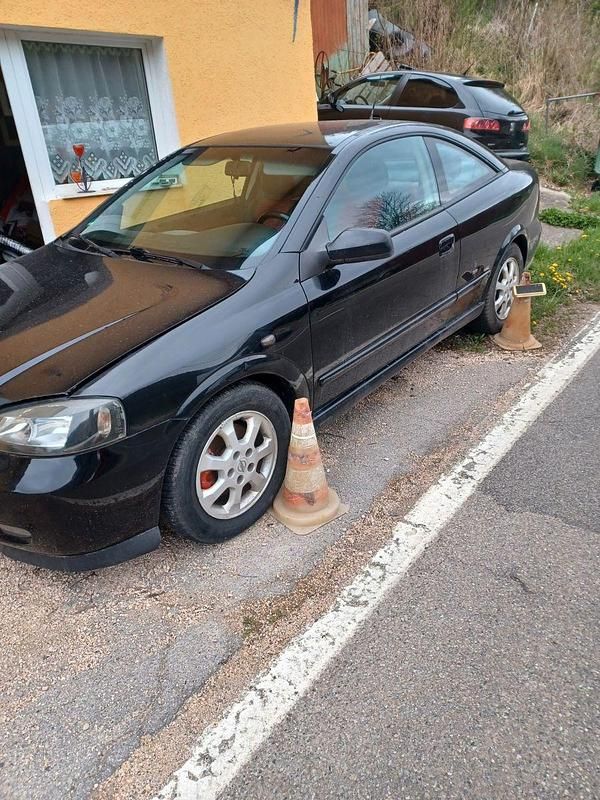 Second-hand Opel Astra 125 CP (91 kW) 2004 Negru Coupe