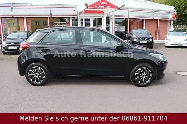 Gebraucht Hyundai i20 75 PS (55 kW) 2017 Schwarz Kleinwagen