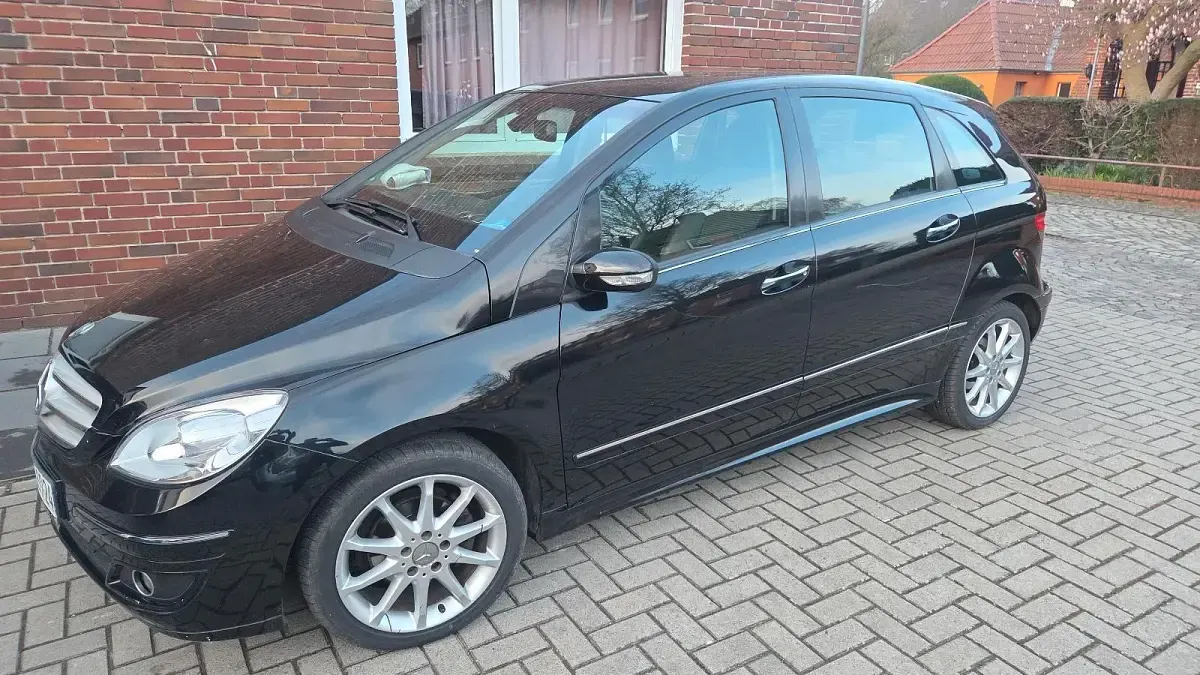 Używany Mercedes B150 95 KM (69 kW) 2008 Czarny Minivan
