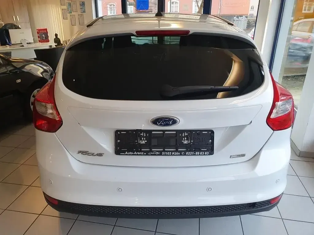 Używany Ford Focus Titanium 125 KM (91 kW) 2013 Biały Sedan/Limuzyna
