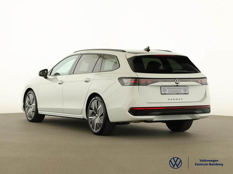 Gebraucht VW Passat R-line 193 PS (141 kW) 2025 Weiß Kombi
